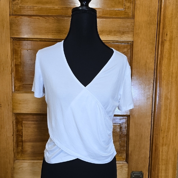 Vetior Tops - Flirty Girl Vetior White Wrap Short Sleeve Cropped Tee L